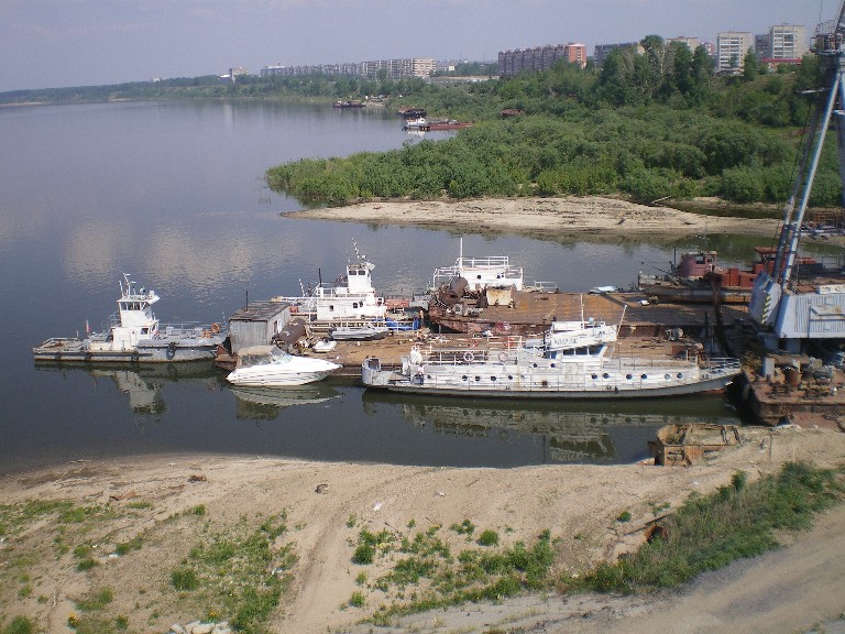 6. Баржи, буксиры, катера, лодки - всё в одном месте